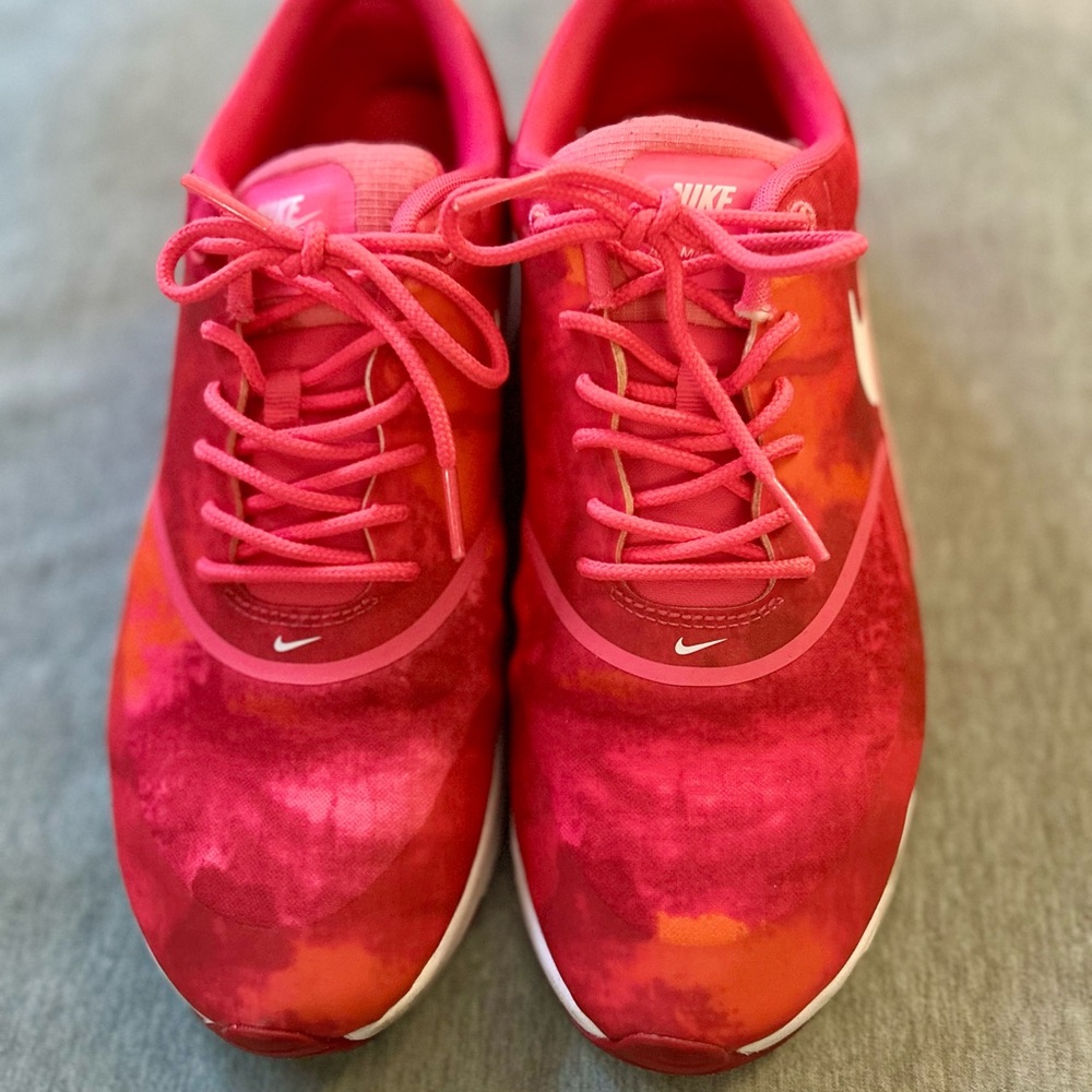 Nike Hot Pink Sneakers with Orange Accents Vibrant Design